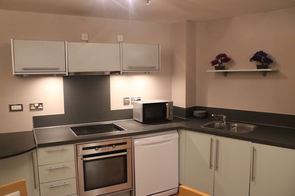 Nottingham Hill Apartment Retreat view 5