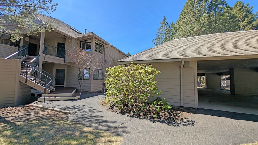 Mt Bachelor Village 328 B 1 Bedroom Condo
