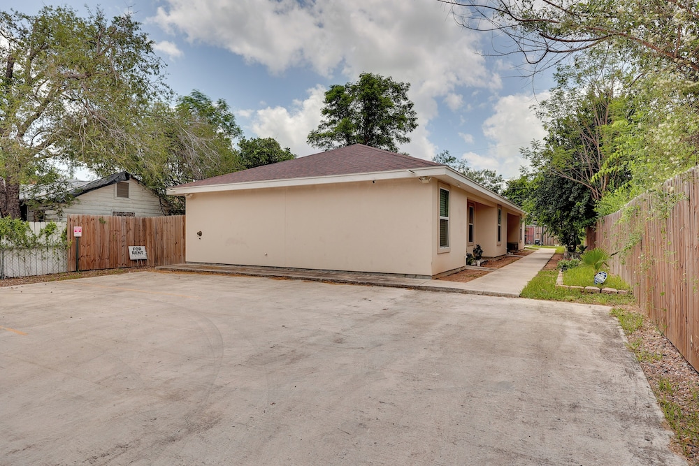 1 Mi to Airport: Mcallen Home w/ Patio!