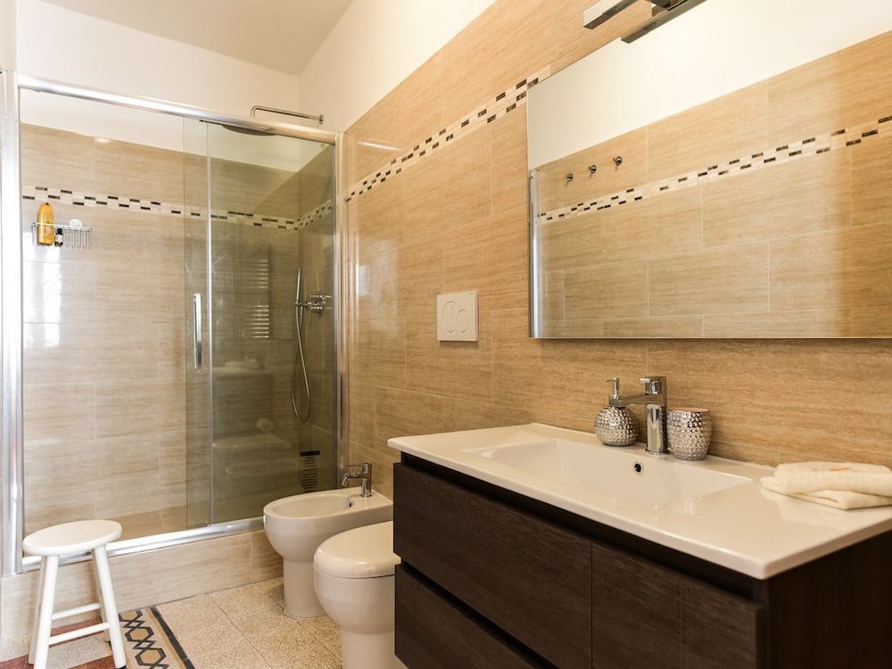 Trevi Fountain Home