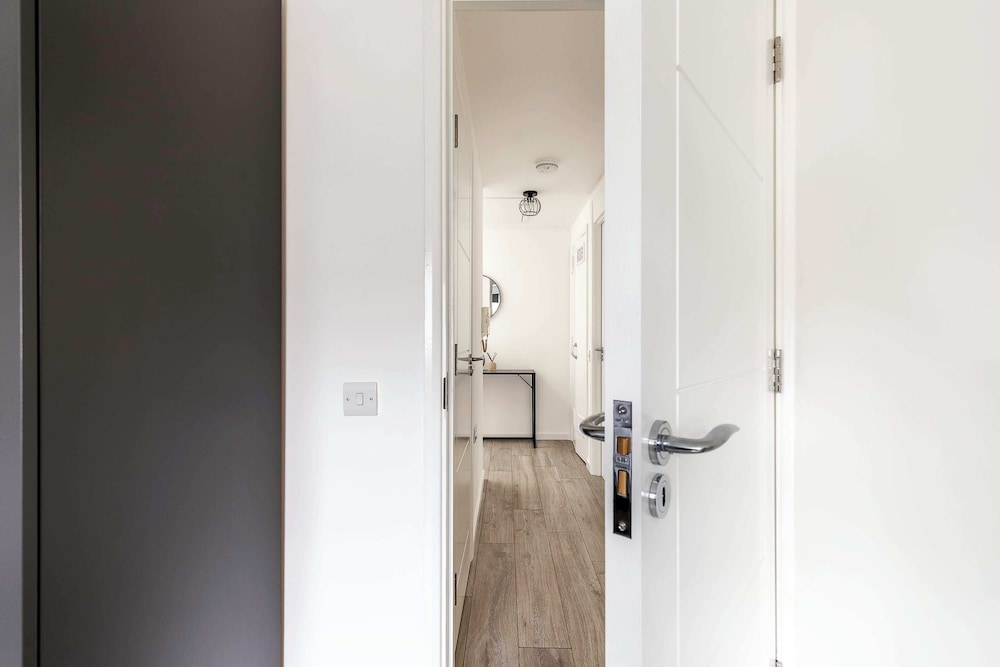 Finsbury Park Retreat: Modern Comfort view 3