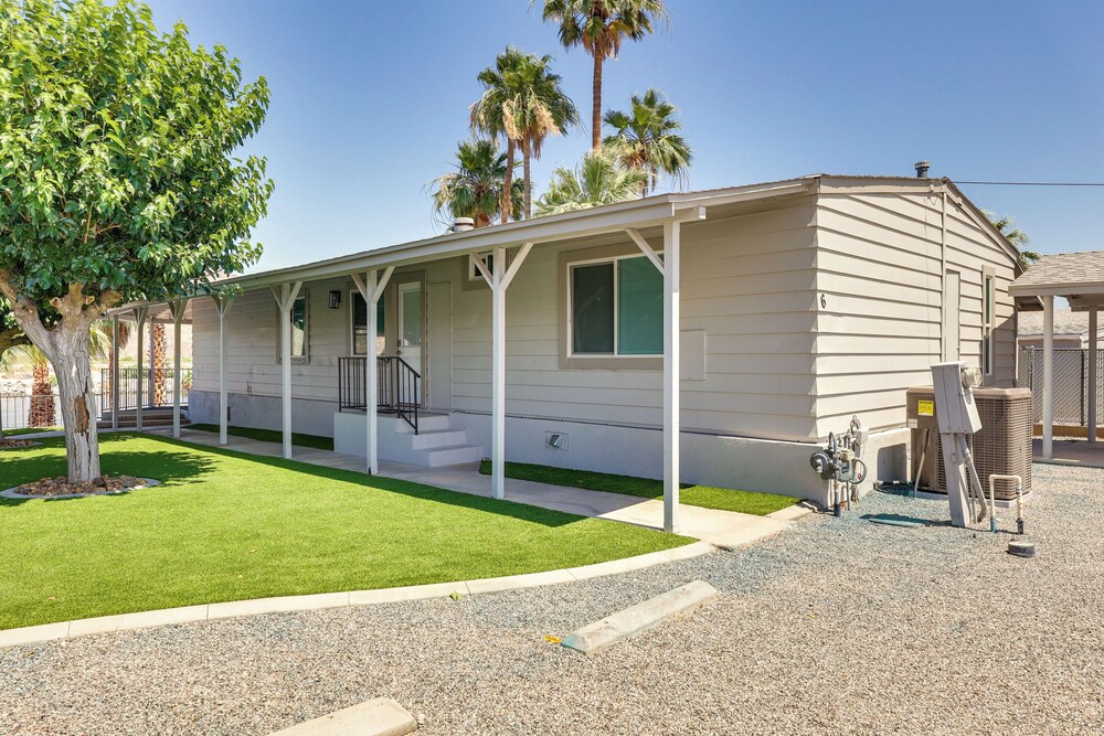 Colorado River Views: Waterfront Bullhead Home