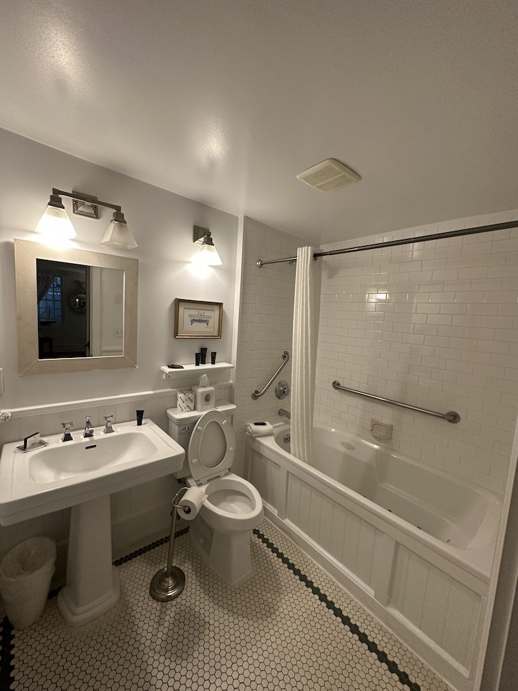 Buttermilk Falls Inn - Property Image 53