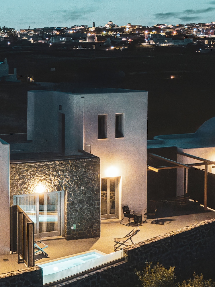 Uranides Luxury Suites