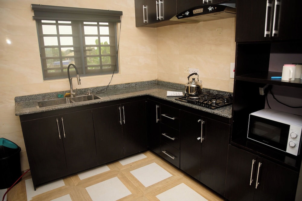 CREMYARK HOME APARTMENTS