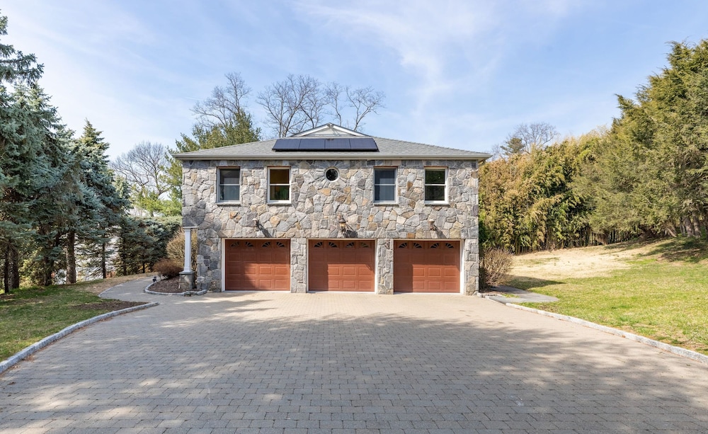 Hudson River Views Firepit Patio Dog Run Game Room Stone Manor
