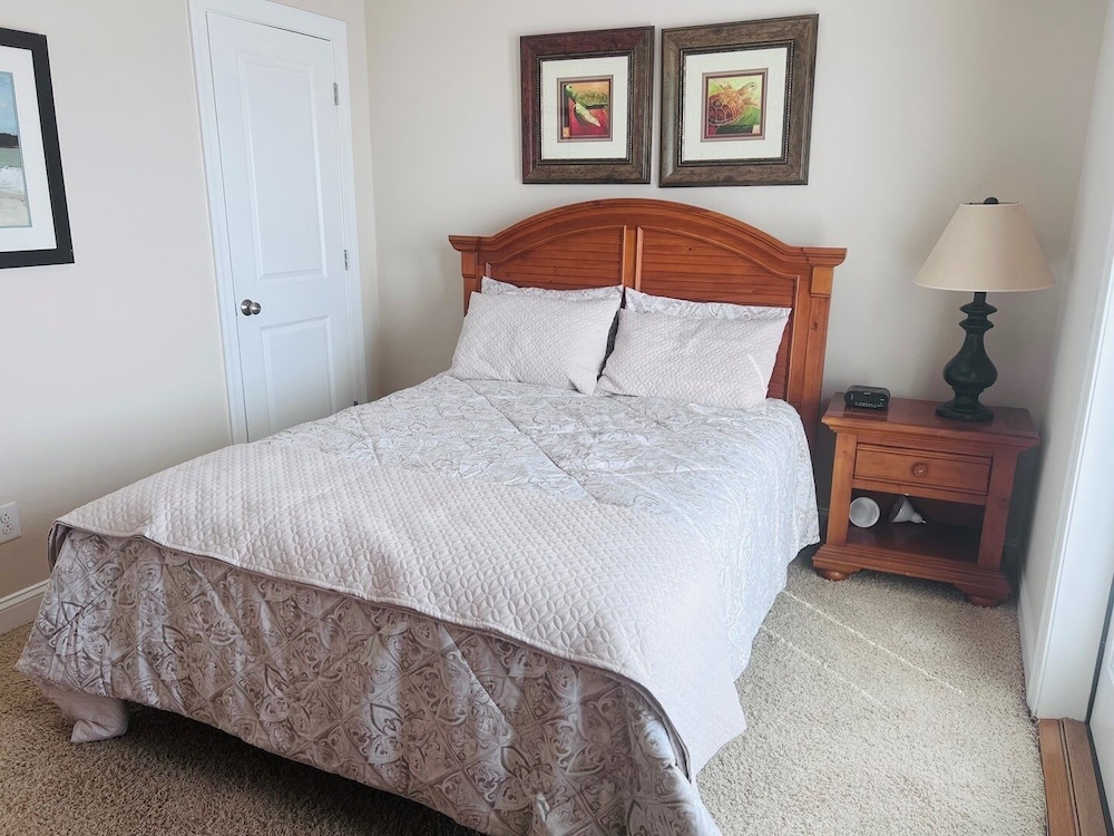 1 Ez Access 4 Bedroom Home by RedAwning