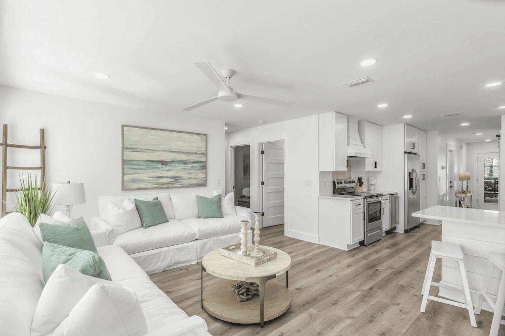 30A Beach Music by Avantstay Pool w/ Gulf Views Golf Cart