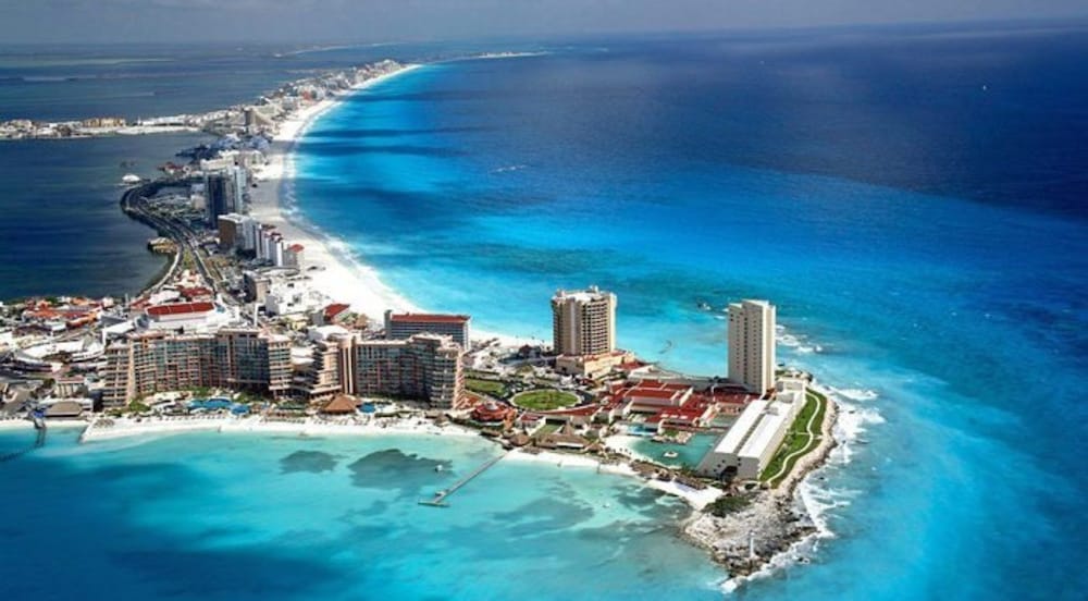 Cancun La Joya Pool Escape
