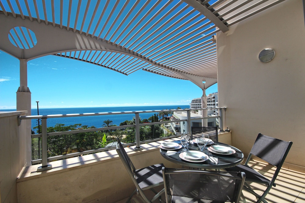 Oceanside Terrace Apartment by Holiday Rental Management