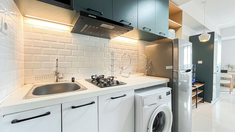 Spacious Studio Apartment West Vista Near Rawa Buaya Station