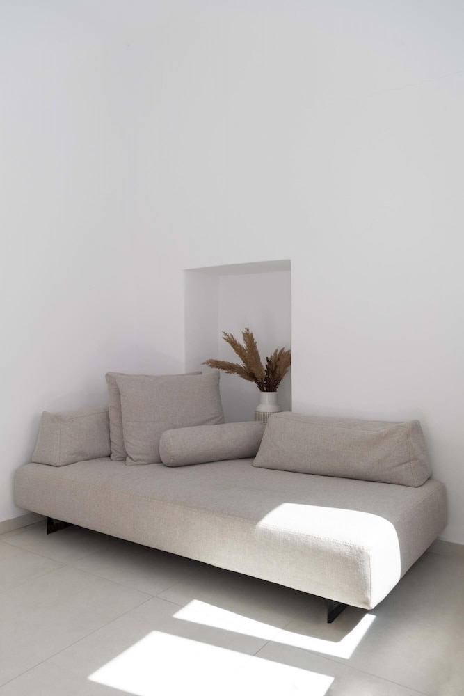 Parikia s Cosy Jewel
