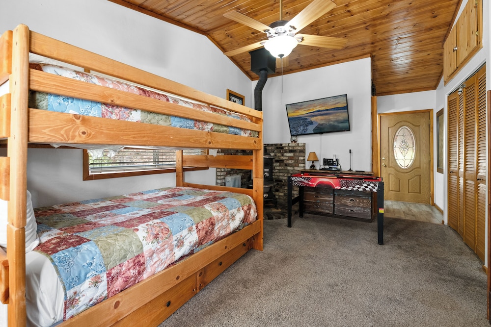 Apple Bear Cottage view 3