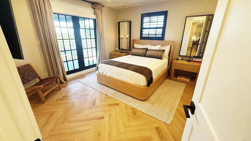 New 5 Bedroom Modern Villa on Golf Course