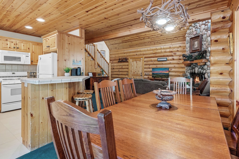 Papa Bear's Hideout view 5