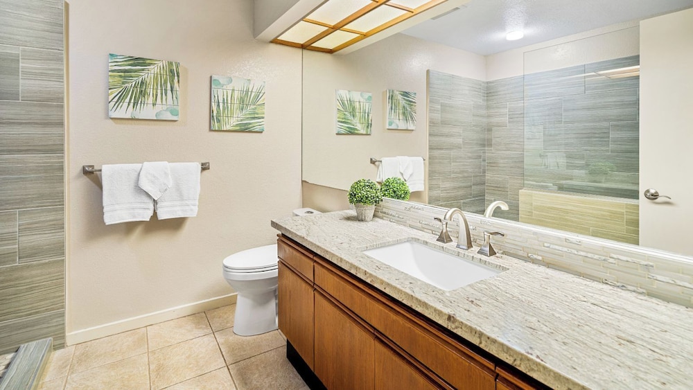 Spacious Hawaiian Unit w/ Lagoon View - AC & Wifi - Vrkcv