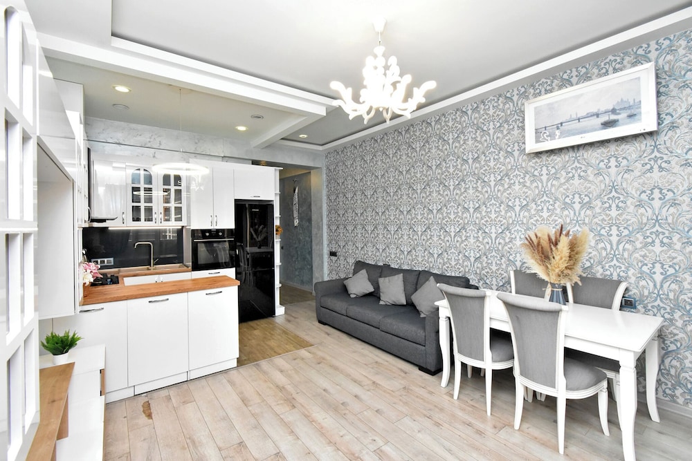Teryan street apartment on 5 floor