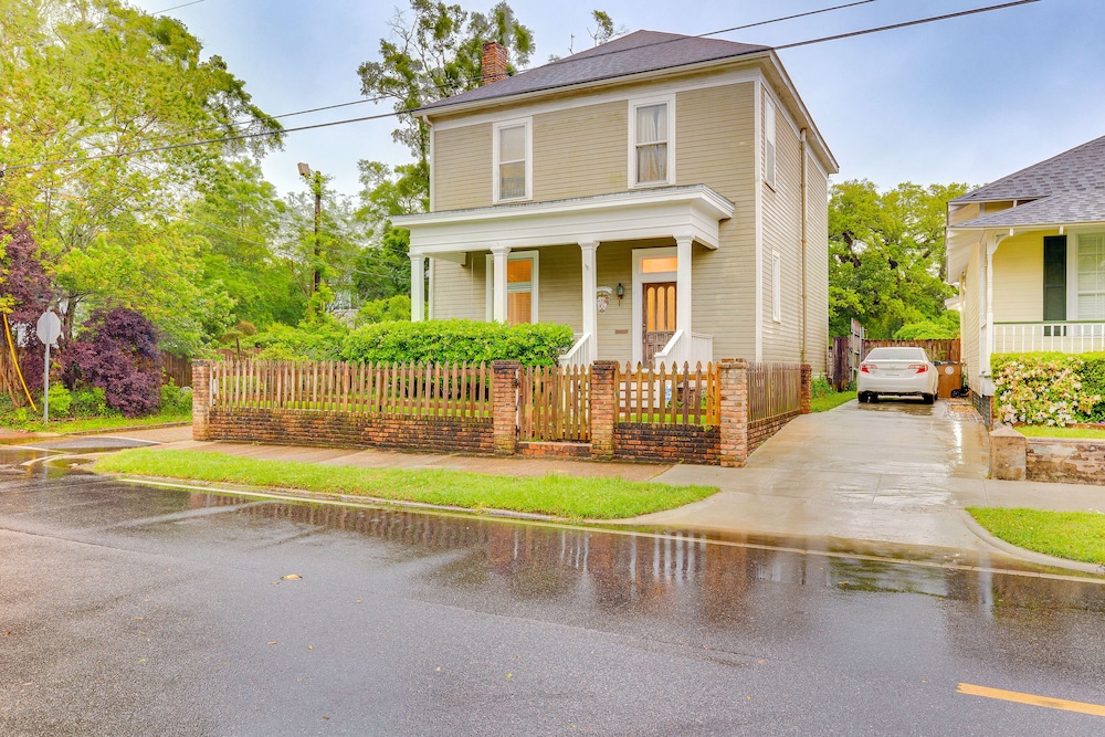 Walk to Downtown: Historic Home in Mobile