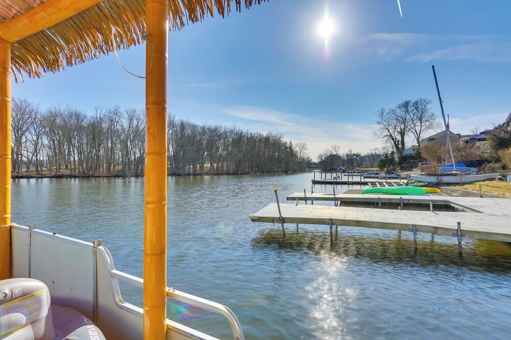 Greenwood Lake Cottage w/ Shared Dock & Hot Tub!