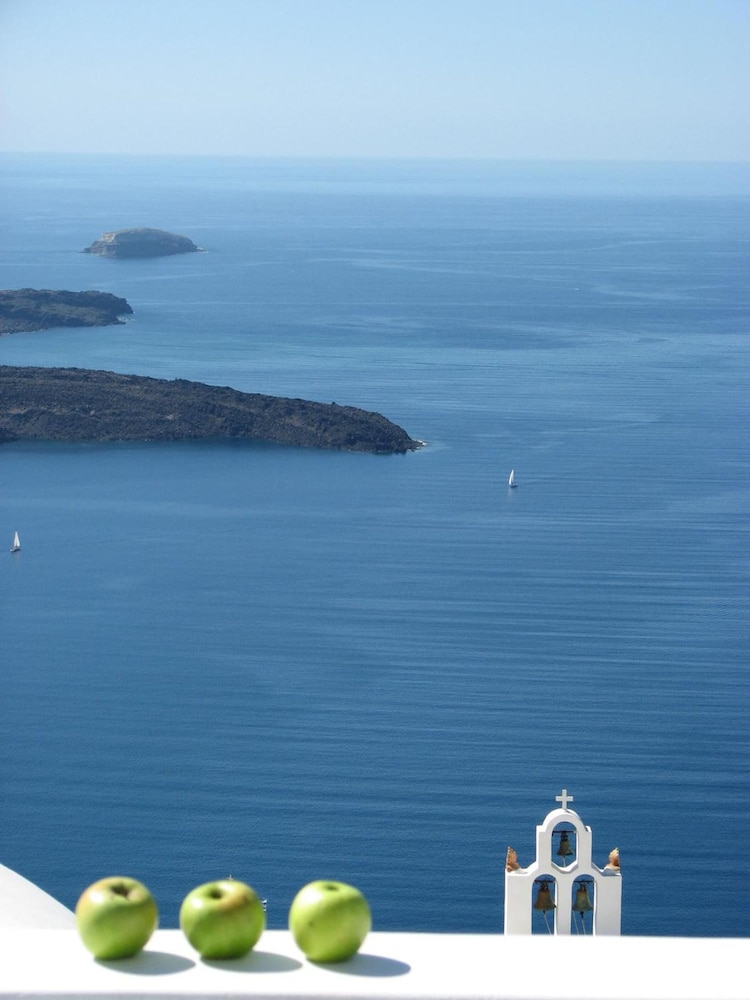 Irida Santorini photo 4