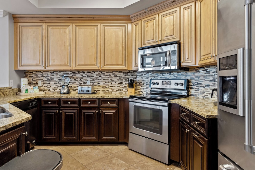 The Oasis at Orange Beach #1707 by Southern Vacation Rentals