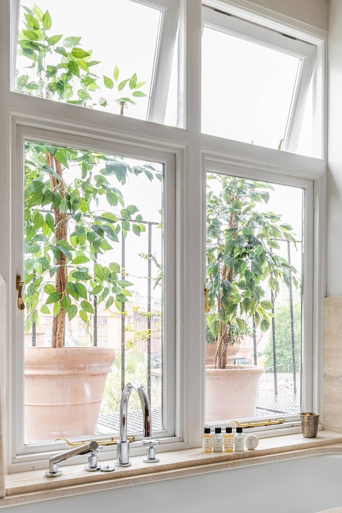Pont Street IV by Onefinestay