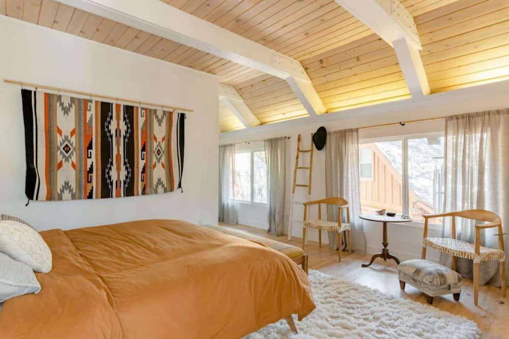 Oak and Luna by Avantstay Beautiful Big Bear Home w Hot Tub Home Theatre Ping Pong