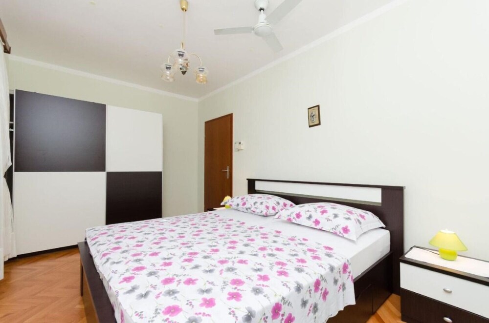 Fab - Spacious Terrace - A1 view 3