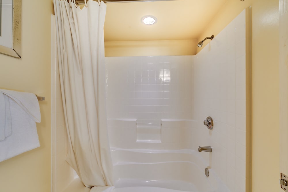 Tilghman Beach and Golf Resort by Condo-World