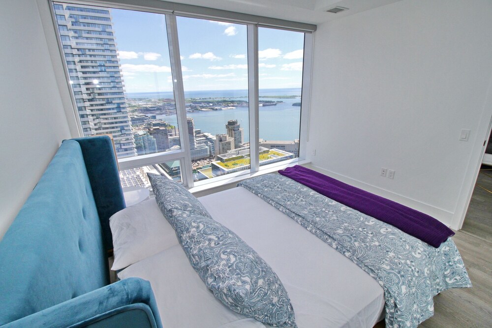 Luxury 1 BDR Condos - Convention Centre - Image 5