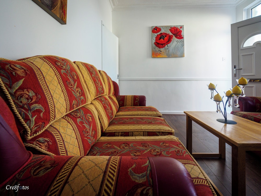 12 Cornwallis Lodge Family Room 2