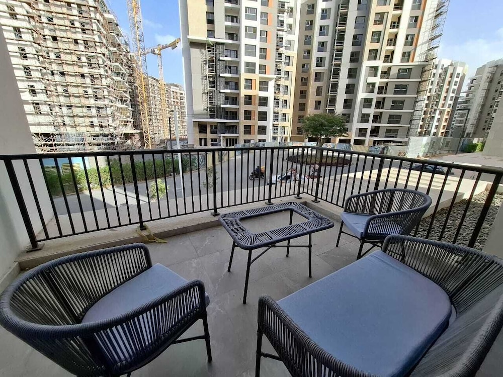 Mynt Stay zed west Residence 2 bedroom E1E213