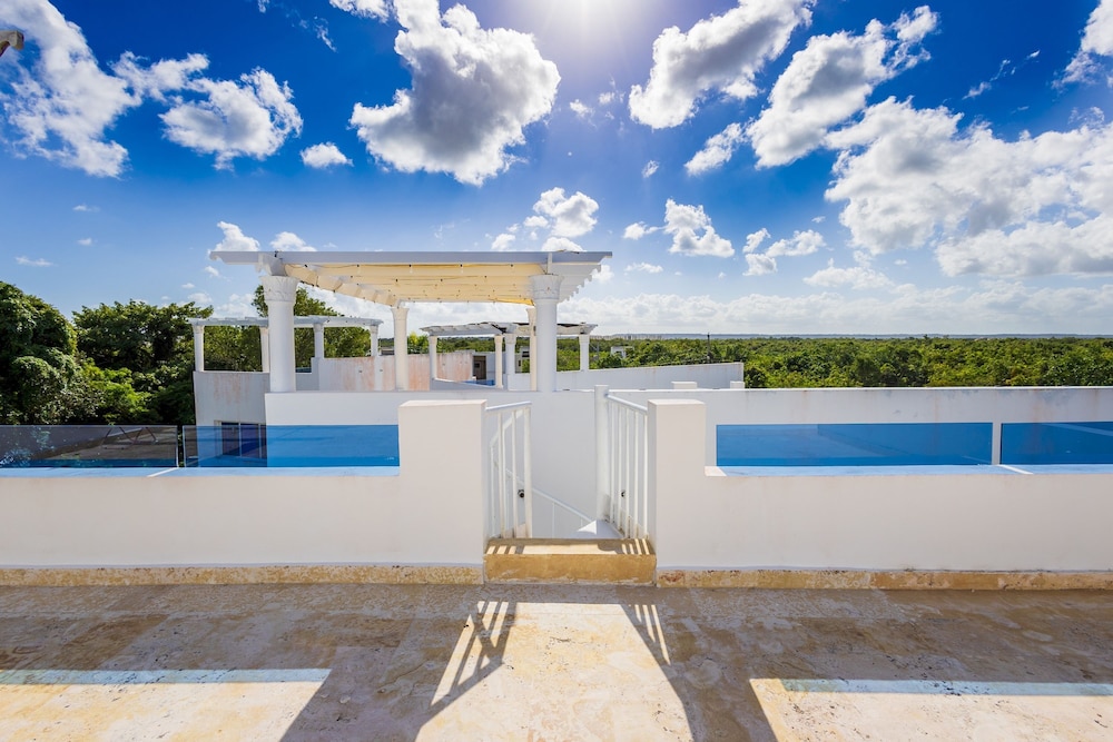 New Stylish 3BR Villa With Private Pool Terrace