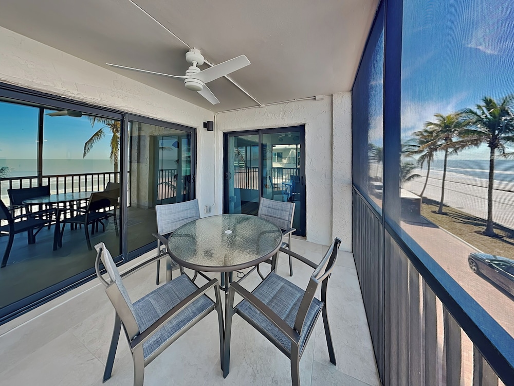 Seaside 2 by Distinctive Beach Rentals