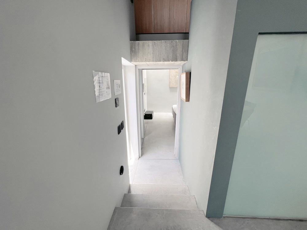 Spacious 1BR Penthouse With a Rooftop Terrace