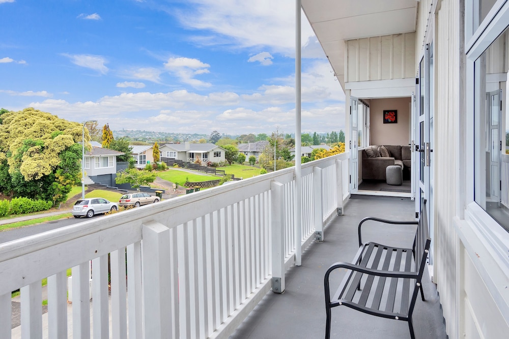 Sunny Three Bedroom Delight Upper Level, photo 15