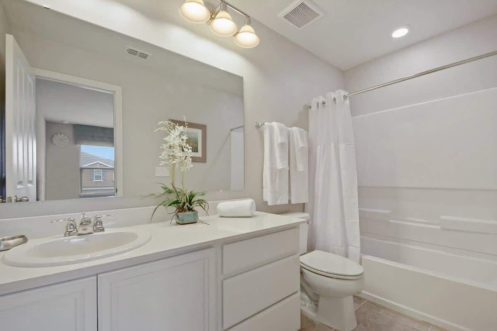 Modern 4BR w Patio Resort Pool Compass Bay