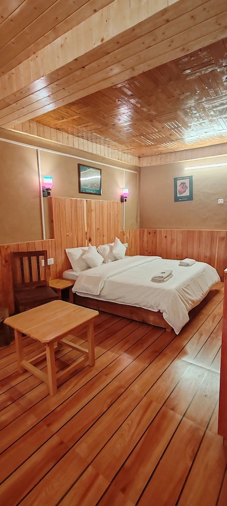 Tirthan Holidays Cottage