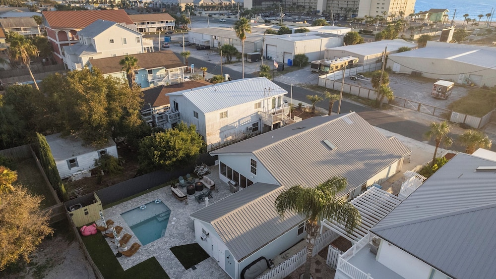 PCB Stay w/ Heated Pool, Hot Tub, Bars, Game Room & Quick Walk to Beach The Jade Oasis by Avantstay