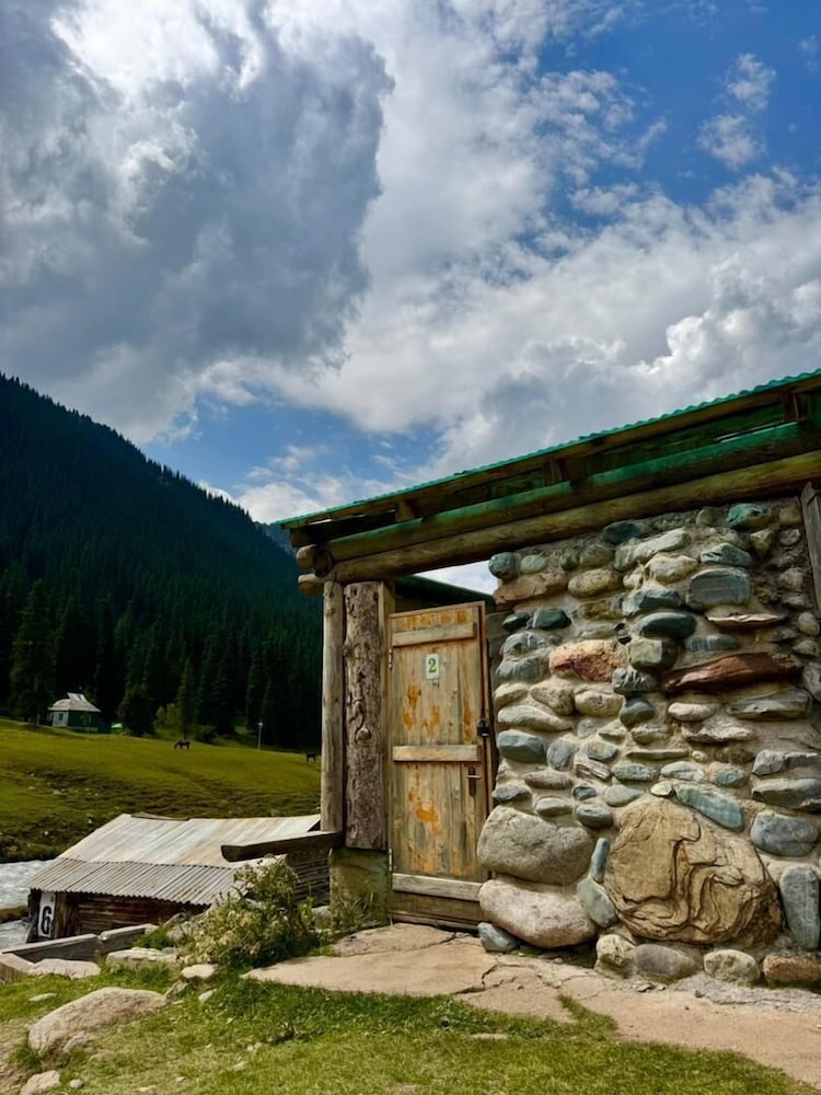 Arashan Hotel