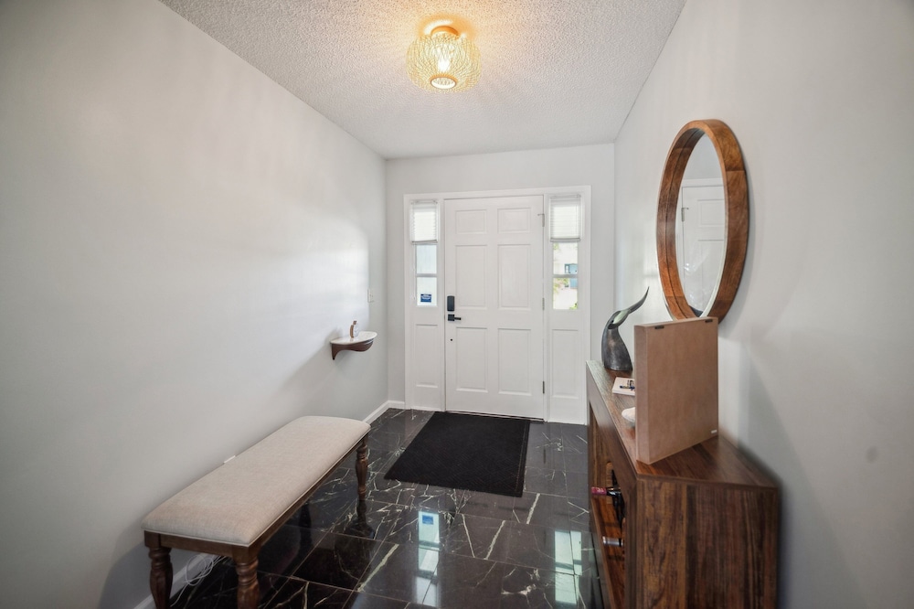 Pondside Perch - Your Waterfront Retreat 3 Bedroom Home