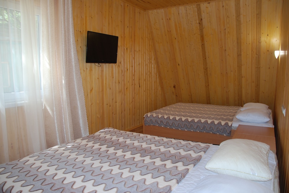 Peak Season Hotel