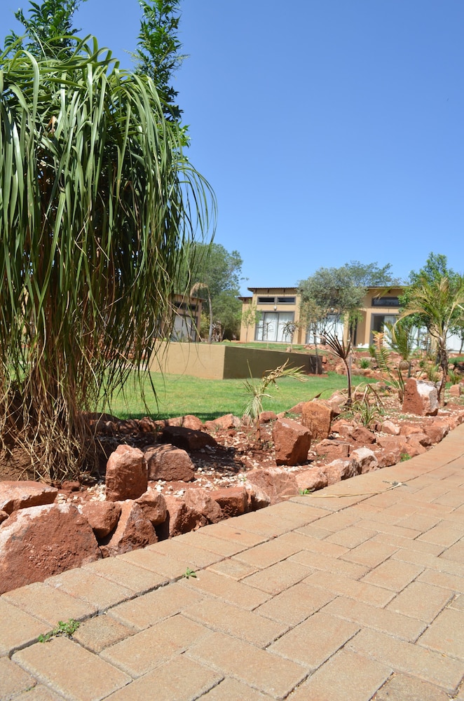 Manor Hills Guest Lodge