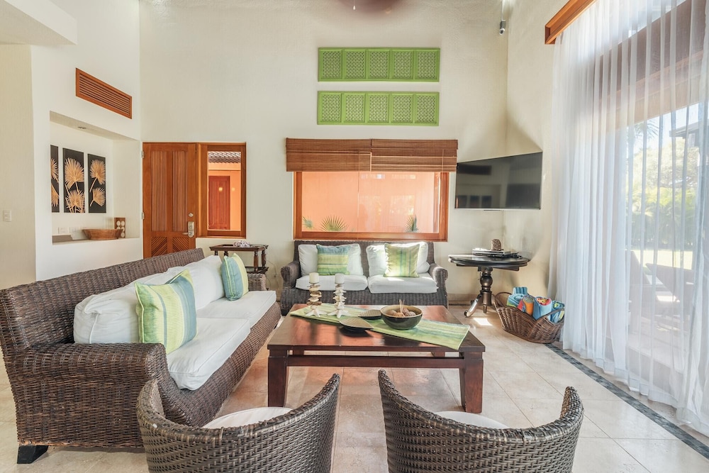 Warm 2BR Bungalow w Pool Backyard in Cap Cana