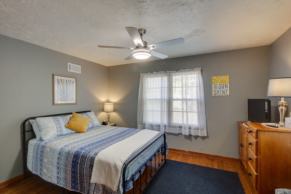 Missouri Escape w/ Furnished Patio, Near Downtown!