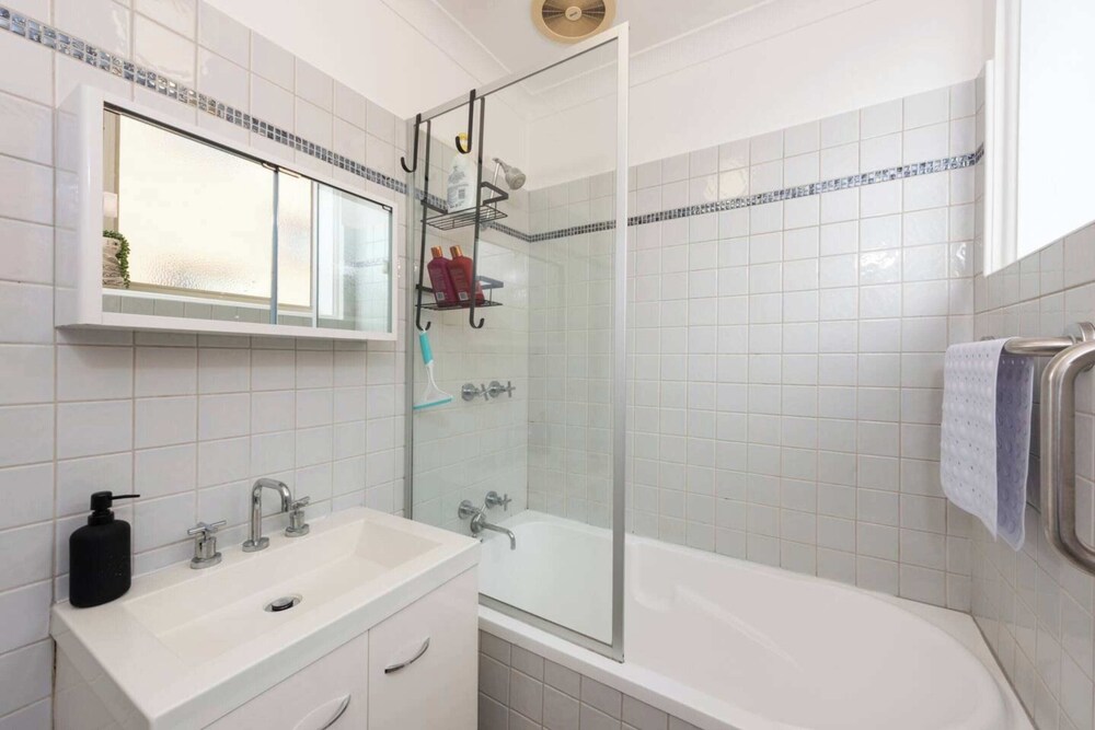 Bright & Comfortable 1BR Unit in Trendy Brunswick!