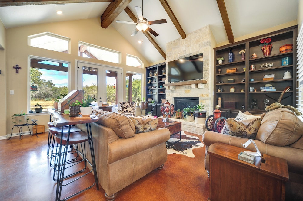 Family-friendly Johnson City Home Near State Parks