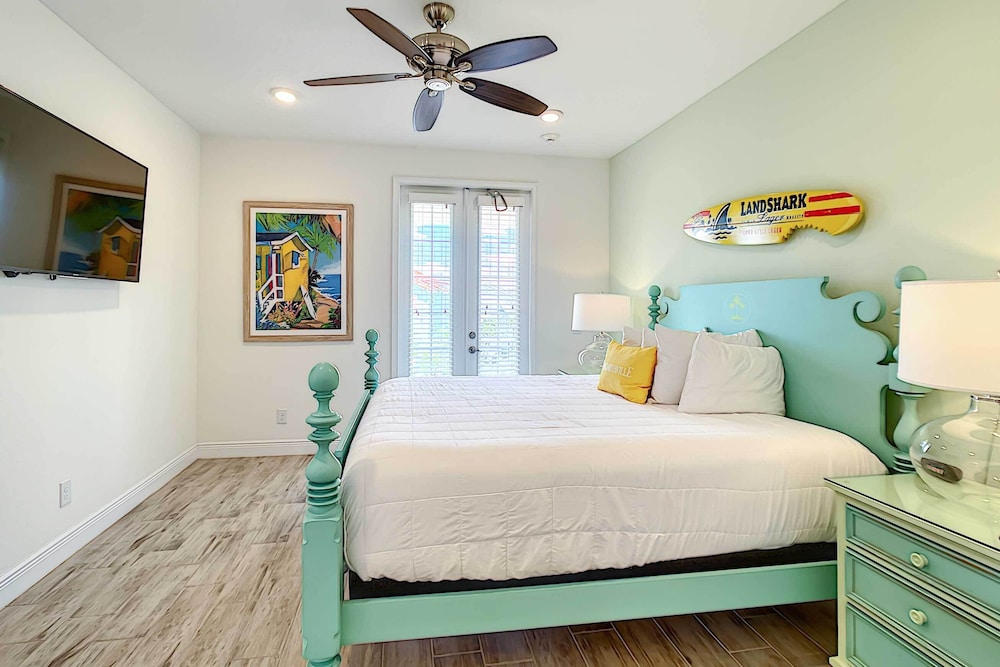 3 Mi to Disney: Home w/ Hot Tub in Margaritaville!