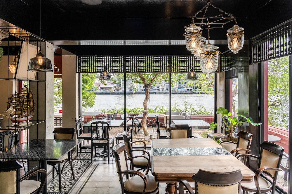 Amdaeng Bangkok Riverside Hotel 42