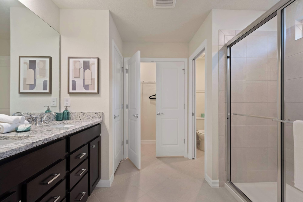 Luxurious Windsor Cay Villa Private Pool, Epic Game Room & Minutes to Disney!